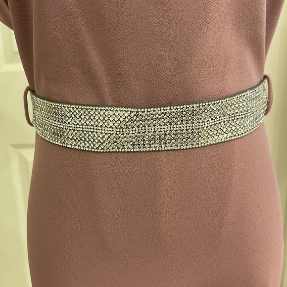 Woman’s long gown in size 2 - Picture 6 of 8